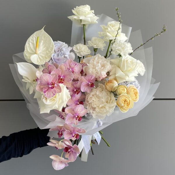 "Cream Srawberry Swirl" Bouquet