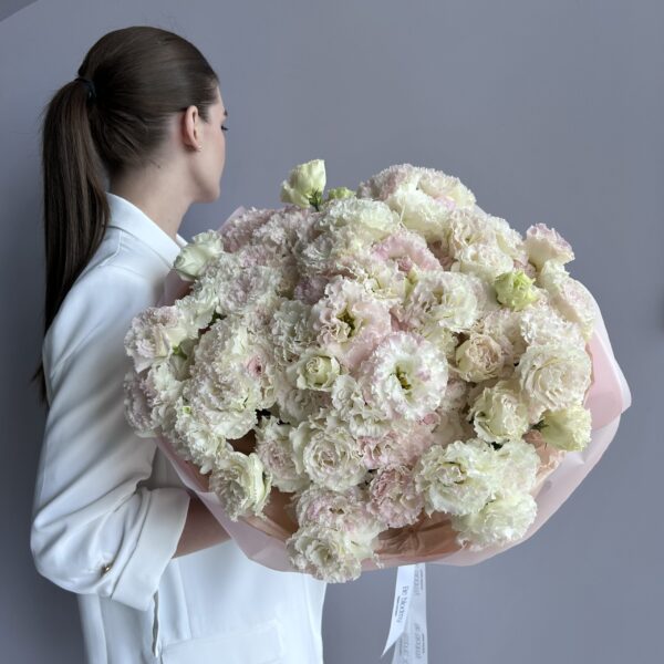 Creamy Lisianthus Mono-Bouquet