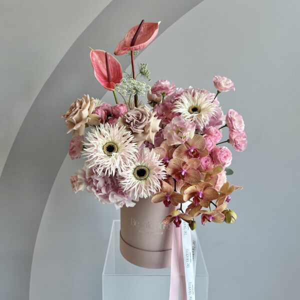 "La Vie en Rosé" Flower box